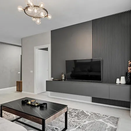 Ultra-modern & Spacious 2br With Balcony Apartment *