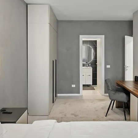 Ultra-modern & Spacious 2br With Balcony דירה