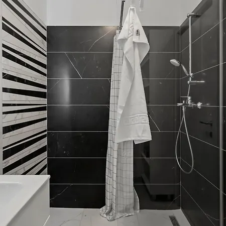 Ultra-modern & Spacious 2br With Balcony בוקרשט