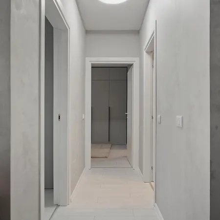 Ultra-modern & Spacious 2br With Balcony