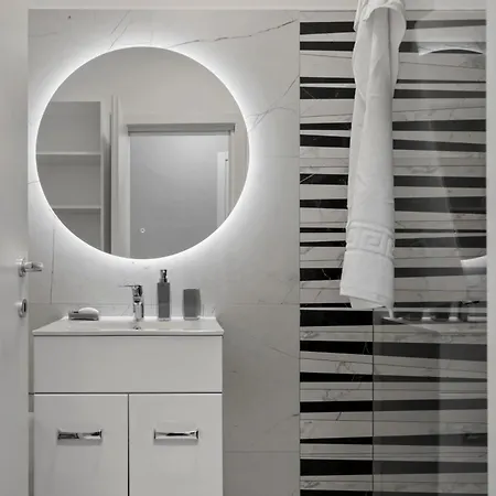 דירה Ultra-modern & Spacious 2br With Balcony