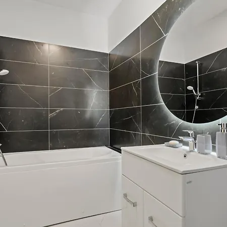 Ultra-modern & Spacious 2br With Balcony בוקרשט