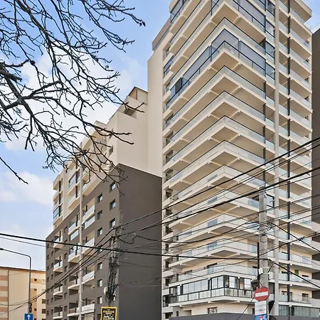 Ultra-modern & Spacious 2br With Balcony דירה