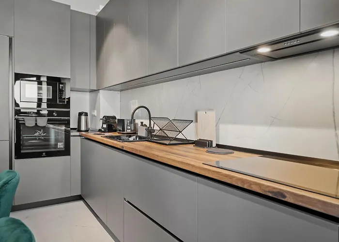 Apartament Ultra-modern & Spacious 2br With Balcony