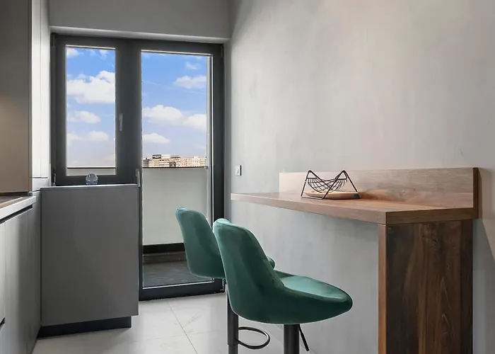 Ultra-modern & Spacious 2br With Balcony דירה *