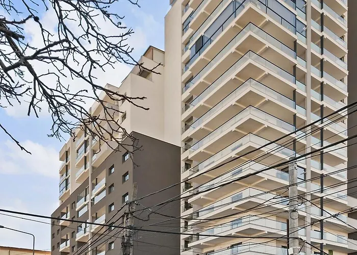 Ultra-modern & Spacious 2br With Balcony דירה