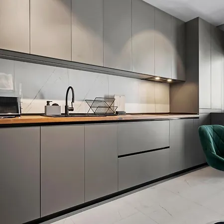 Ultra-modern & Spacious 2br With Balcony Bükreş