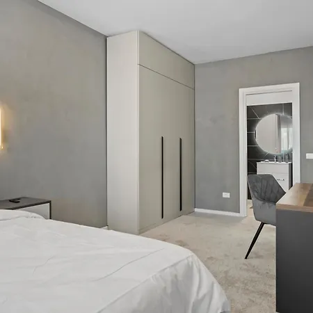 Ultra-modern & Spacious 2br With Balcony Daire Bükreş