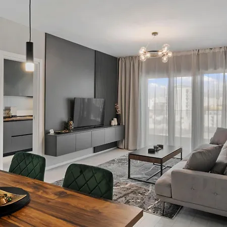 Ultra-modern & Spacious 2br With Balcony Apartamento