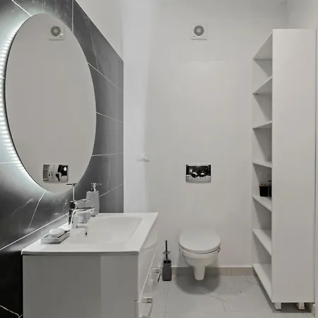 Apartamento Ultra-modern & Spacious 2br With Balcony Bucarest