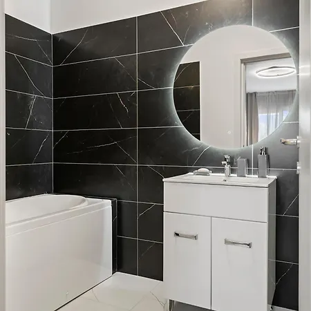 Apartamento Ultra-modern & Spacious 2br With Balcony Bucarest
