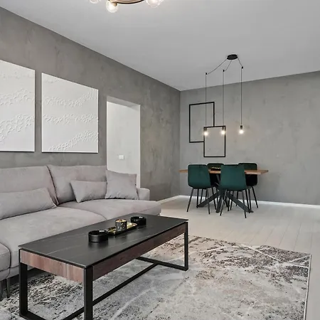 Ultra-modern & Spacious 2br With Balcony * Bucarest