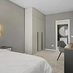 Ultra-modern & Spacious 2br With Balcony 아파트 부쿠레슈티