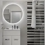 아파트 Ultra-modern & Spacious 2br With Balcony