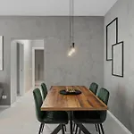 아파트 Ultra-modern & Spacious 2br With Balcony *