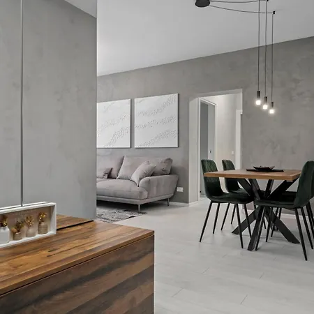 Ultra-modern & Spacious 2br With Balcony * Bukarest
