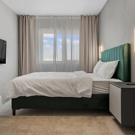 Ultra-modern & Spacious 2br With Balcony * Bukarest